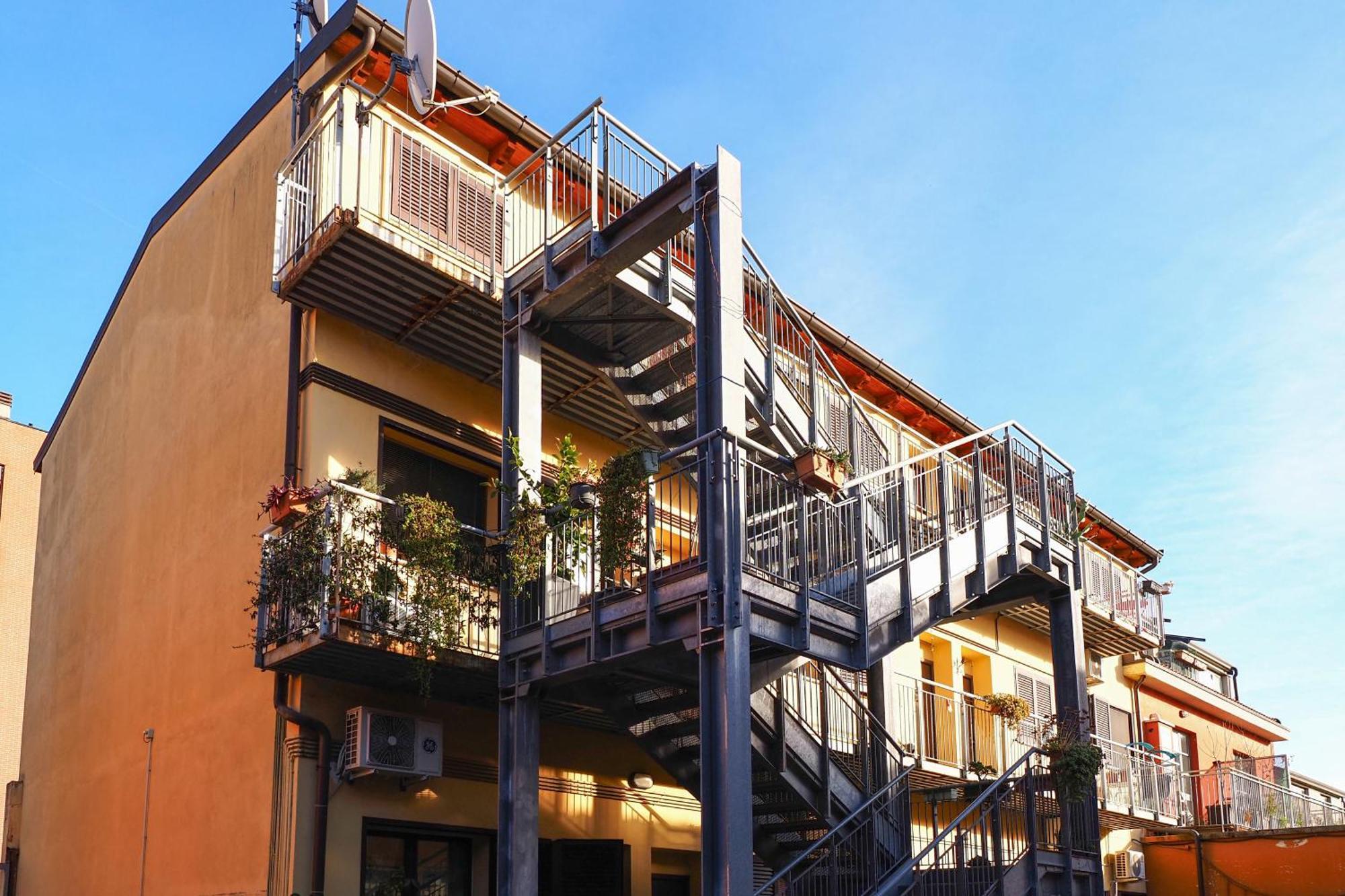 Primopiano - Comune Antico Apartamento *